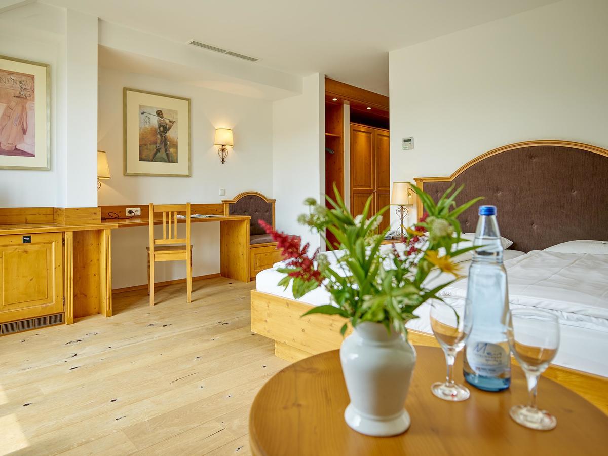 Gutshof Uttlau Hotel Haarbach Exterior foto